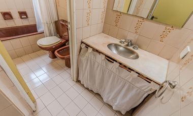 Casa en Luis Guillon - Quinta doble terreno - 3 dormitorios - pileta