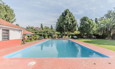 Casa en Luis Guillon - Quinta doble terreno - 3 dormitorios - pileta