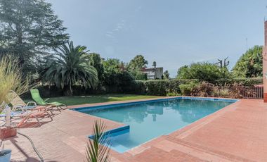 Casa en Luis Guillon - Quinta doble terreno - 3 dormitorios - pileta