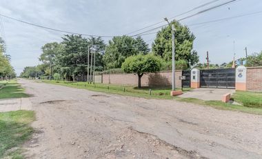 Casa en Luis Guillon - Quinta doble terreno - 3 dormitorios - pileta