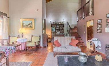 Casa en Luis Guillon - Quinta doble terreno - 3 dormitorios - pileta