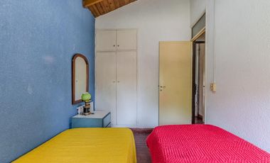 Casa en Luis Guillon - Quinta doble terreno - 3 dormitorios - pileta