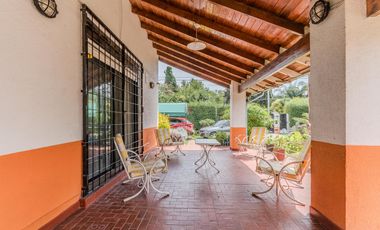 Casa en Luis Guillon - Quinta doble terreno - 3 dormitorios - pileta