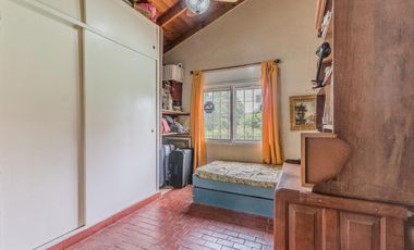 Casa en Luis Guillon - Quinta doble terreno - 3 dormitorios - pileta