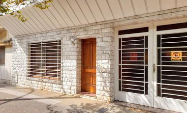 Venta Casa. Boulevard Seguí y Buenos Aires. Rosario.