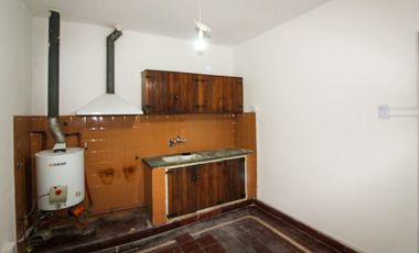 Bº Yofre Norte, Casa 2 dormitorios CON PATIO y asador s/ Villacorta y Ocaña  a metros plaza!!!