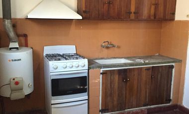 Bº Yofre Norte, Casa 2 dormitorios CON PATIO y asador s/ Villacorta y Ocaña  a metros plaza!!!