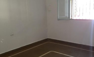 Bº Yofre Norte, Casa 2 dormitorios CON PATIO y asador s/ Villacorta y Ocaña  a metros plaza!!!