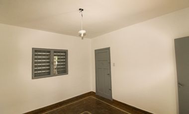 Bº Yofre Norte, Casa 2 dormitorios CON PATIO y asador s/ Villacorta y Ocaña  a metros plaza!!!