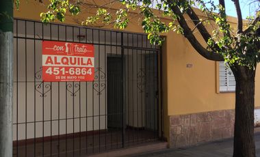 Bº Yofre Norte, Casa 2 dormitorios CON PATIO y asador s/ Villacorta y Ocaña  a metros plaza!!!