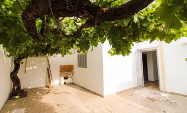 Bº Yofre Norte, Casa 2 dormitorios CON PATIO y asador s/ Villacorta y Ocaña  a metros plaza!!!