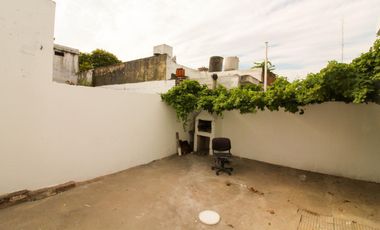 Bº Yofre Norte, Casa 2 dormitorios CON PATIO y asador s/ Villacorta y Ocaña  a metros plaza!!!