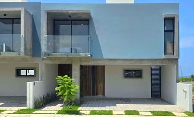 Casa en Venta Lomas del Mediterráneo / CON ALBERCA