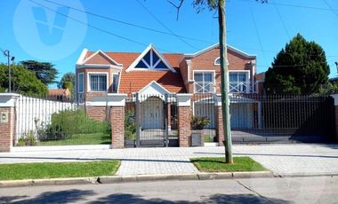 Casa en venta - Monte Grande, Almirante Brown al 600