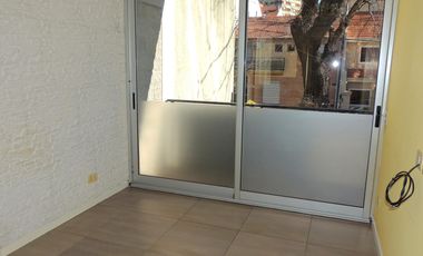 Alquiler departamento 2 ambientes con balcón al frente, Villa Urquiza. E-FURIO.