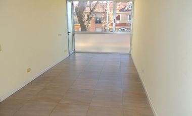 Alquiler departamento 2 ambientes con balcón al frente, Villa Urquiza. E-FURIO.