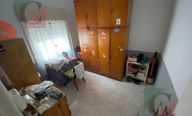 4 ambientes con fondo  entrada independiente  OPORTUNIDAD