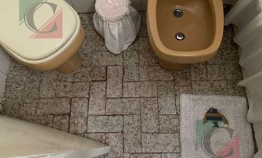 4 ambientes con fondo  entrada independiente  OPORTUNIDAD