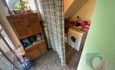 4 ambientes con fondo  entrada independiente  OPORTUNIDAD