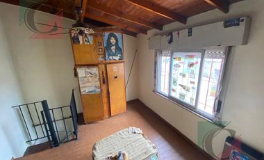 4 ambientes con fondo  entrada independiente  OPORTUNIDAD