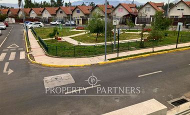 Tu Nuevo Hogar en Peñaflor: Casa Impecable con Quincho, Terraza y Entorno Residencial