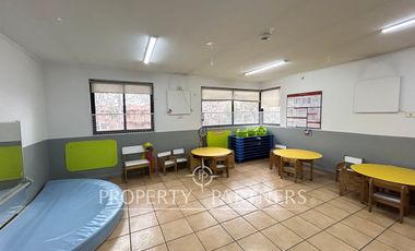 Espectacular casa en Santa Marta de Huechuraba para residencia o uso comercial, jardín infantil..