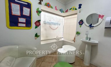 Espectacular casa en Santa Marta de Huechuraba para residencia o uso comercial, jardín infantil..