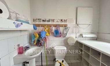 Espectacular casa en Santa Marta de Huechuraba para residencia o uso comercial, jardín infantil..