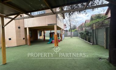 Espectacular casa en Santa Marta de Huechuraba para residencia o uso comercial, jardín infantil..