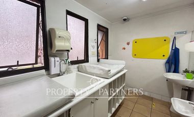 Espectacular casa en Santa Marta de Huechuraba para residencia o uso comercial, jardín infantil..