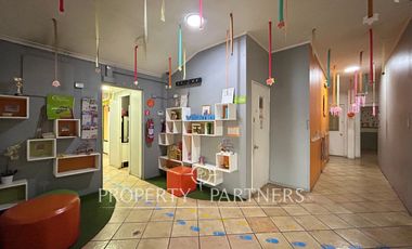 Espectacular casa en Santa Marta de Huechuraba para residencia o uso comercial, jardín infantil..