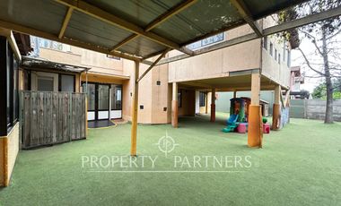 Espectacular casa en Santa Marta de Huechuraba para residencia o uso comercial, jardín infantil..