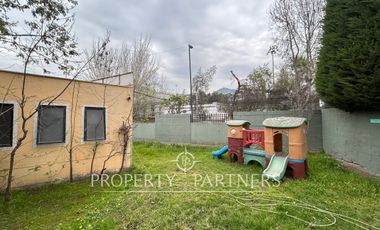 Espectacular casa en Santa Marta de Huechuraba para residencia o uso comercial, jardín infantil..