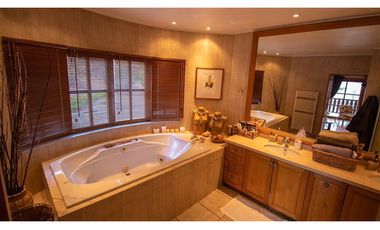 Casa En ARRIENDO CON COMPROMISO DE COMPRA En Lo Barnechea