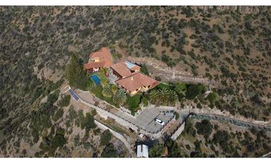 Casa En ARRIENDO CON COMPROMISO DE COMPRA En Lo Barnechea