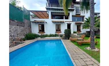 CASA EN RENTA DE ARQUITECTURA MEXICANA EN VALLE DE BRAVO