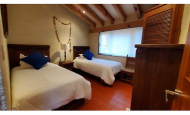 CASA EN RENTA AVANDARO CON ALBERCA Y CANCHA DE PADDLE