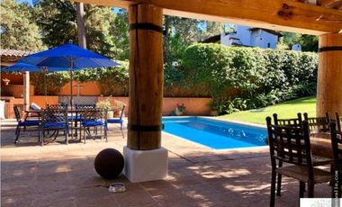 CASA EN RENTA AVANDARO CON ALBERCA Y CANCHA DE PADDLE