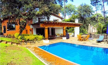 CASA EN RENTA AVANDARO CON ALBERCA Y CANCHA DE PADDLE