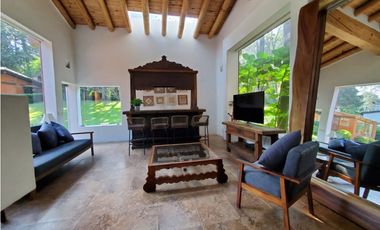 CASA EN RENTA AVANDARO CON ALBERCA Y CANCHA DE PADDLE