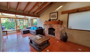 CASA EN RENTA AVANDARO CON ALBERCA Y CANCHA DE PADDLE