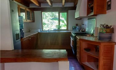 CASA EN RENTA AVANDARO CON ALBERCA Y CANCHA DE PADDLE