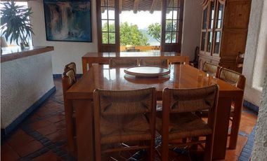 CASA EN RENTA POR NOCHE  VALLE DE BRAVO CON VISTA AL LAGO