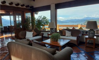 CASA EN RENTA POR NOCHE  VALLE DE BRAVO CON VISTA AL LAGO