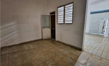 LOCAL PERFECTO PARA NEGOCIO EN PLENO CENTRO!!