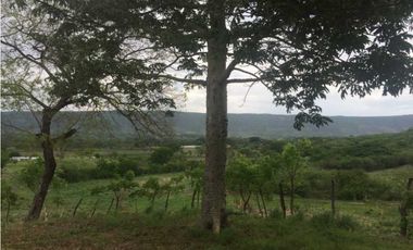 RANCHO A LA ENTRADA DE POBLADO CERCA DEL AEROPUERTO