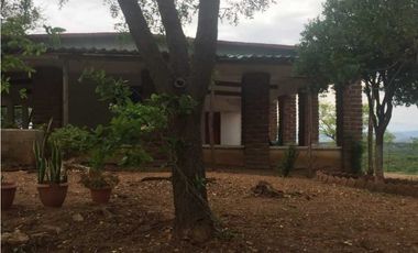 RANCHO A LA ENTRADA DE POBLADO CERCA DEL AEROPUERTO