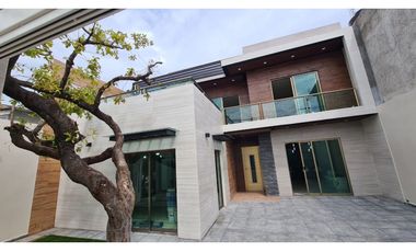 BELLA CASA MODERNA EN PREVENTA EN LIB. NORTE