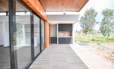 Casa en venta - 3 Dormitorios 2 Baños - Cochera - 180Mts2 - City Bell