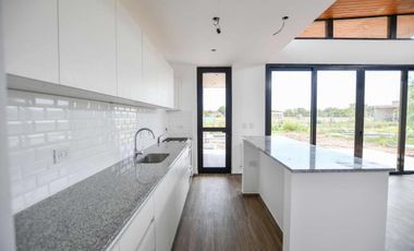 Casa en venta - 3 Dormitorios 2 Baños - Cochera - 180Mts2 - City Bell